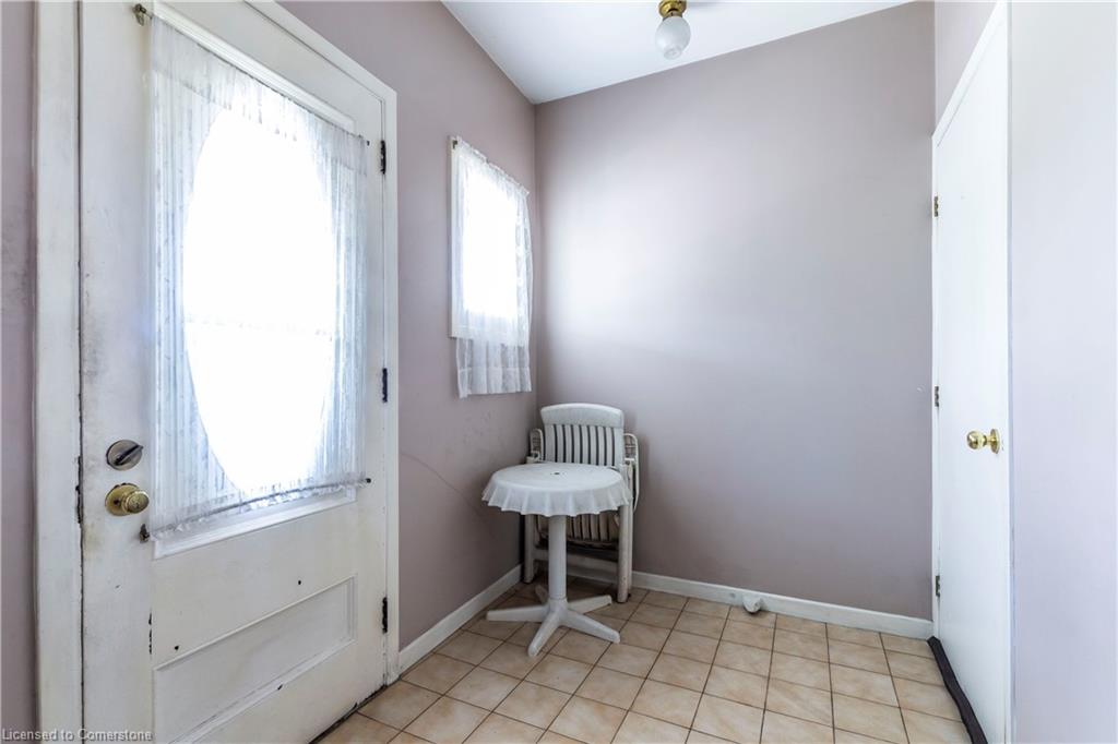 311 Weir Street N Property Photo 4