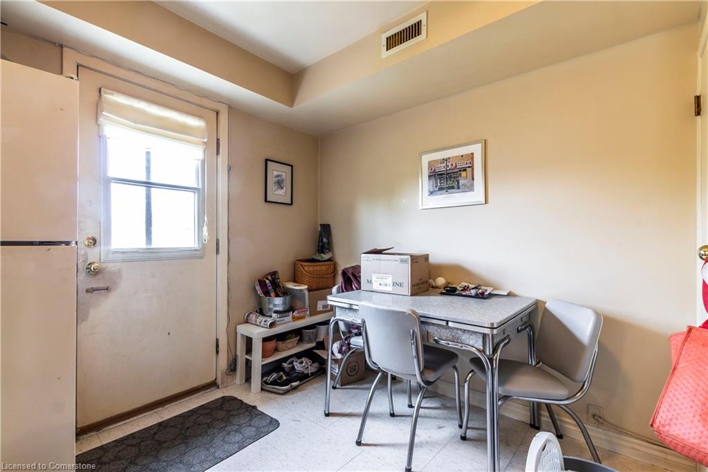 311 Weir Street N Property Photo 5