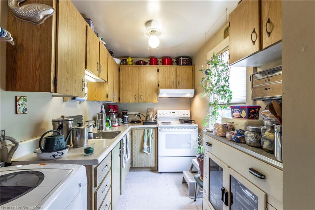 311 Weir Street N Property Photo 6