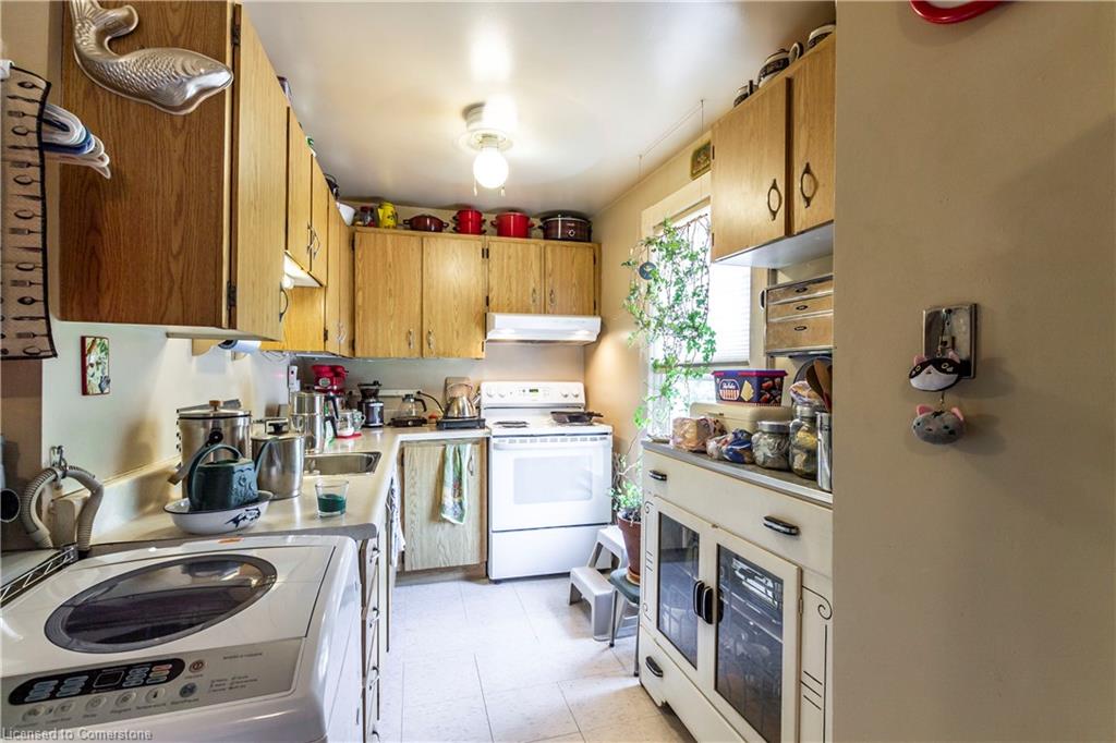 311 Weir Street N Property Photo 7
