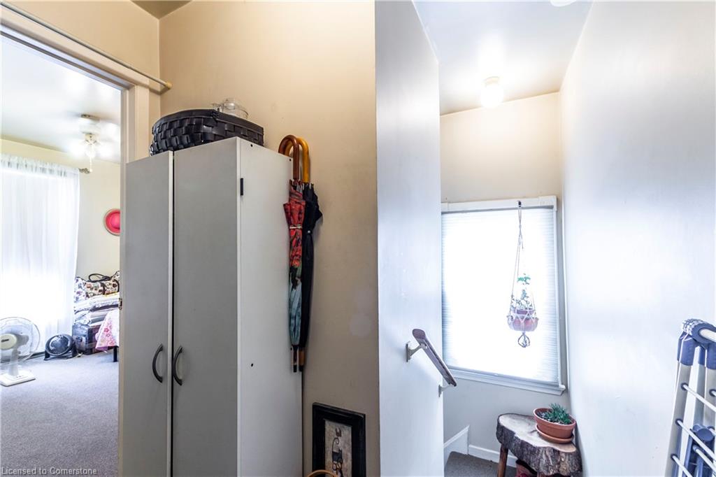 311 Weir Street N Property Photo 11