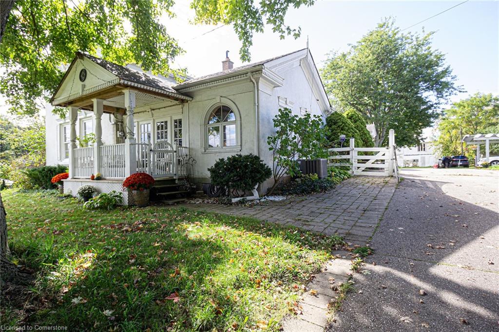 152 Confederation Street Property Photo 4