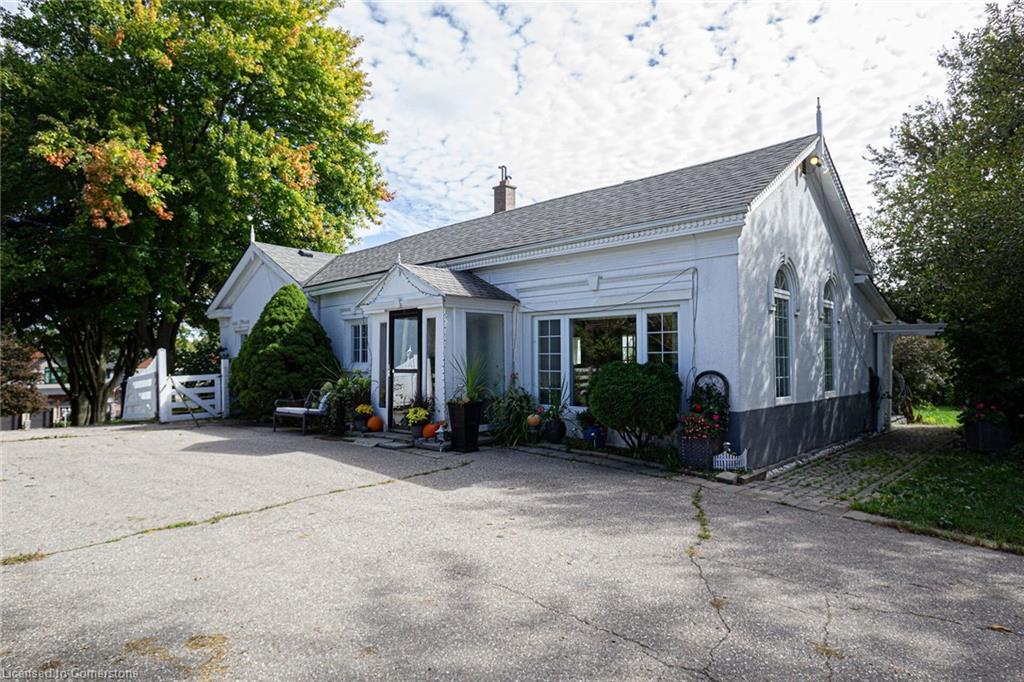 152 Confederation Street Property Photo 5