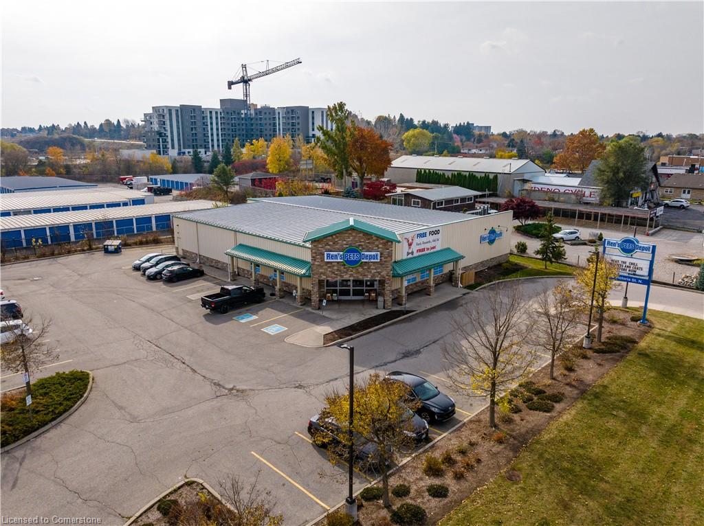 1525 Victoria Street N Property Photo