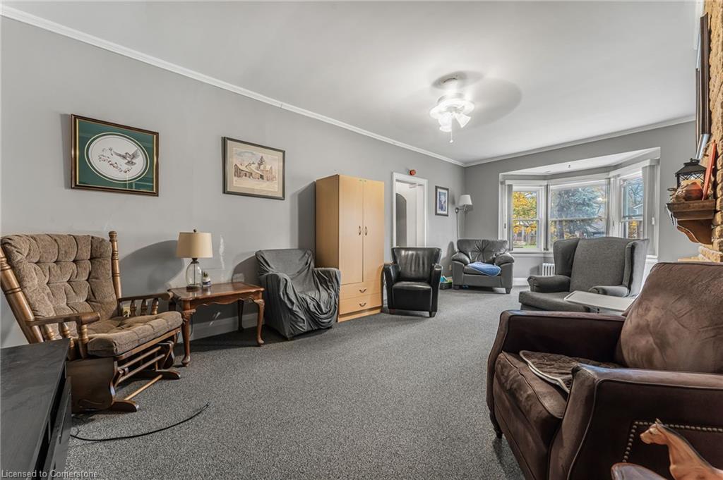 371 Niagara Street Property Photo 8