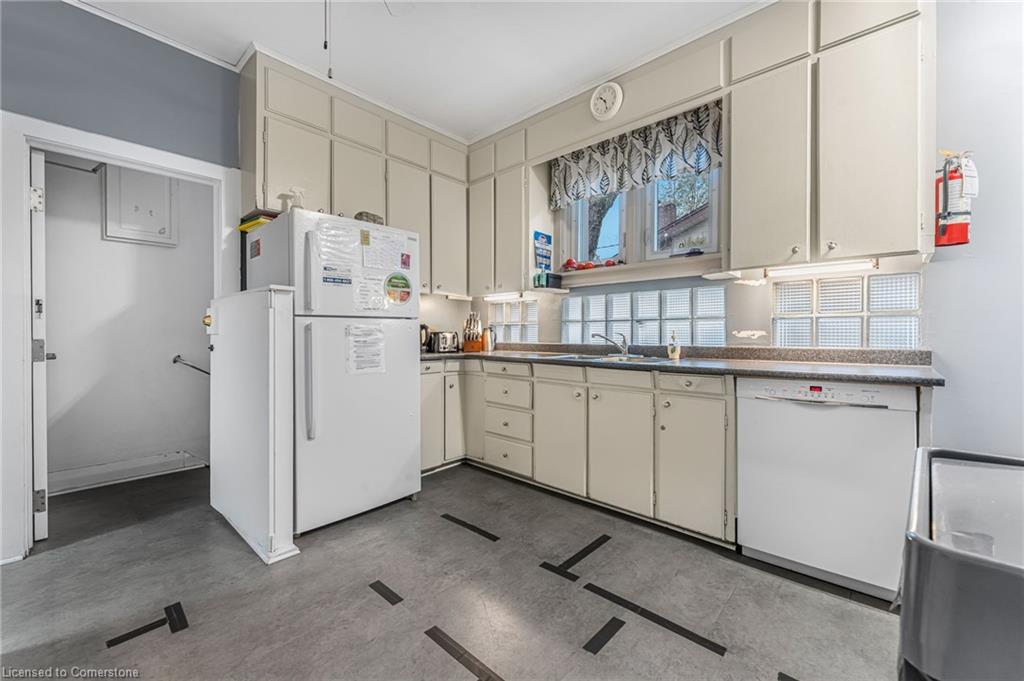 371 Niagara Street Property Photo 13