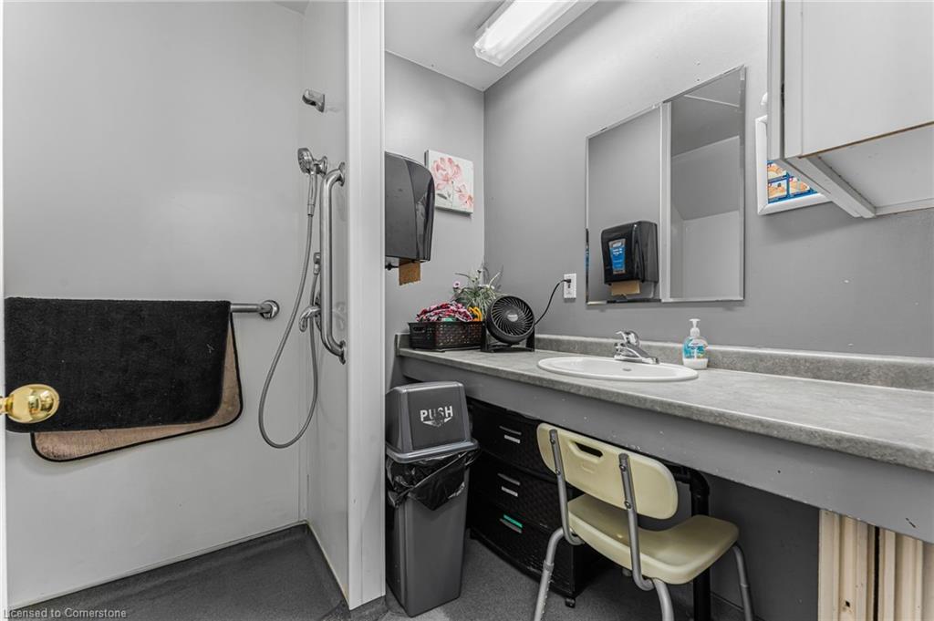 371 Niagara Street Property Photo 21