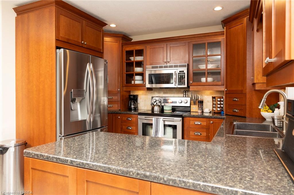 145 John Street S Property Photo 8