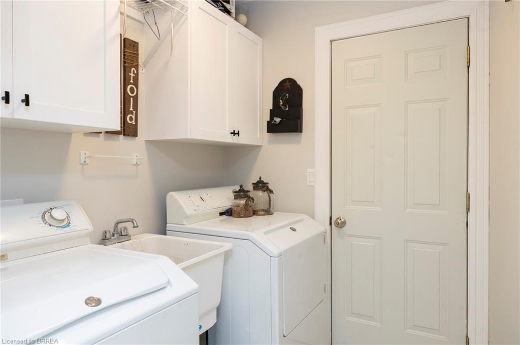 145 John Street S Property Photo 16