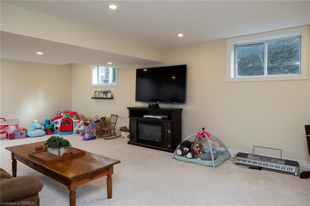 145 John Street S Property Photo 27