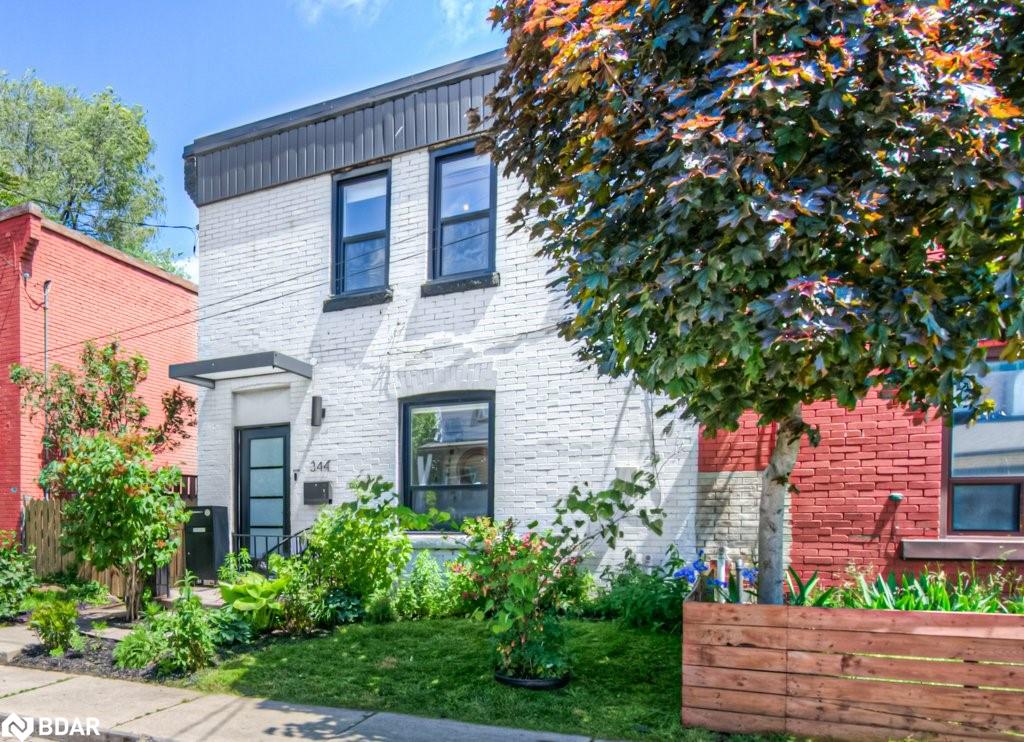 344 Emerald Street N Property Photo 3
