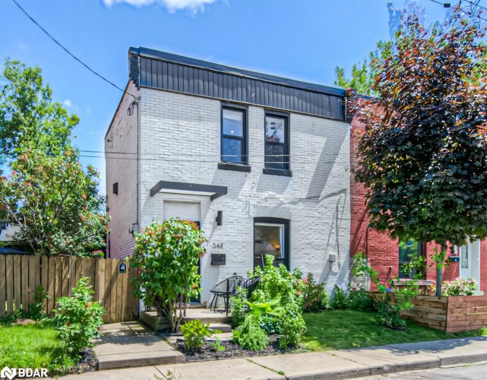 344 Emerald Street N Property Photo 4