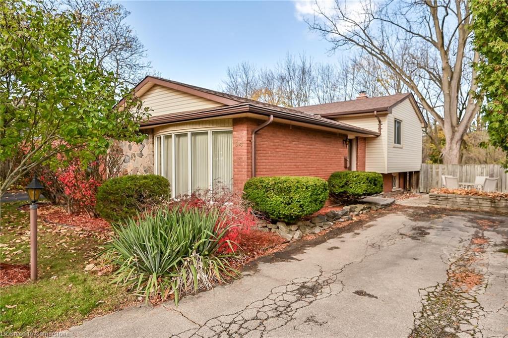 Dundas Secondary Real Estate Listings Main Image