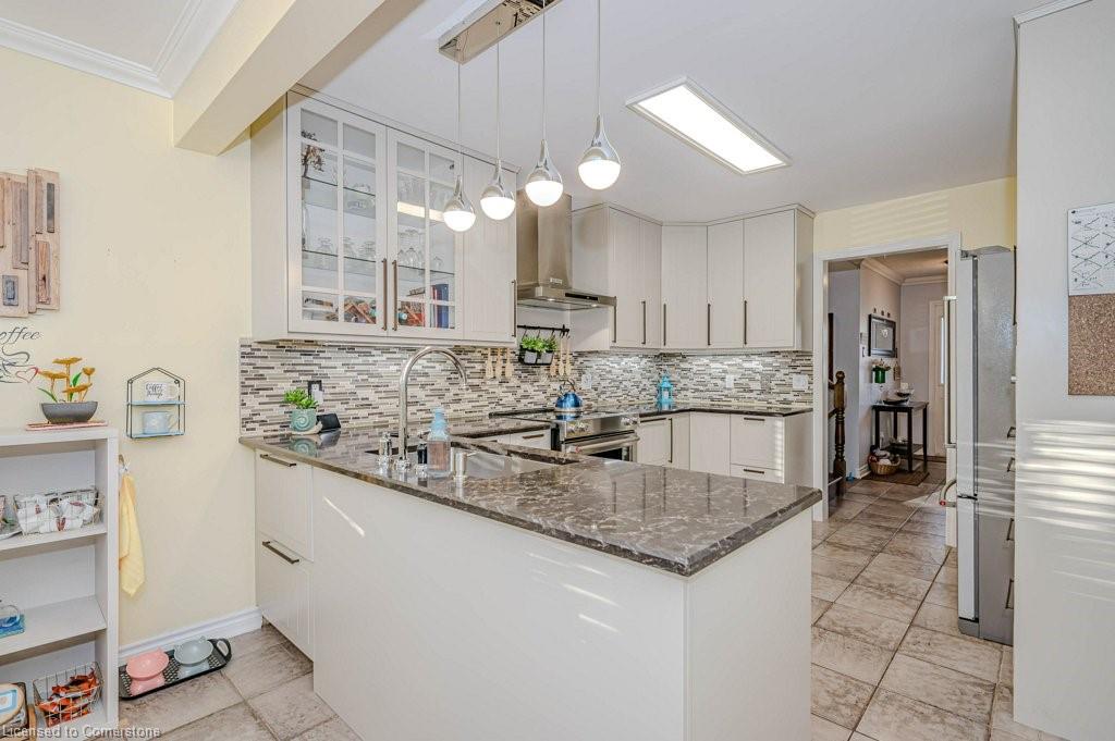2378 Headon Road Property Photo 10