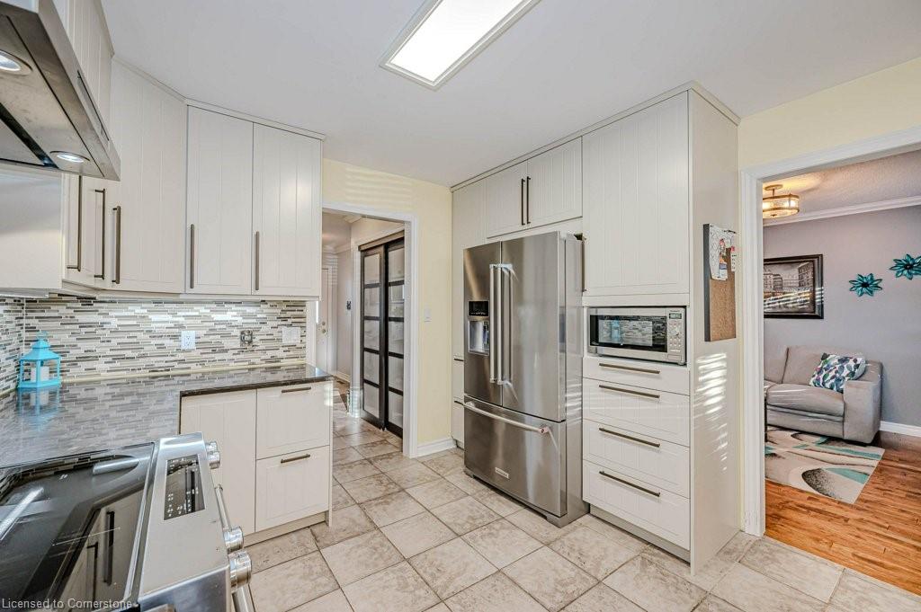 2378 Headon Road Property Photo 12