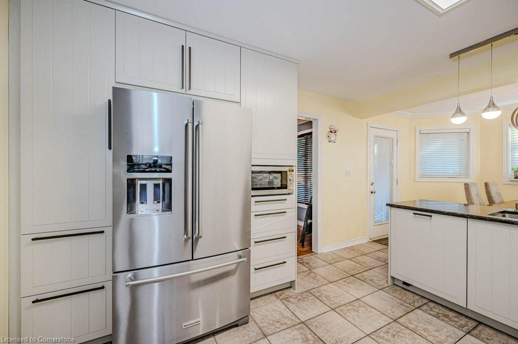 2378 Headon Road Property Photo 13