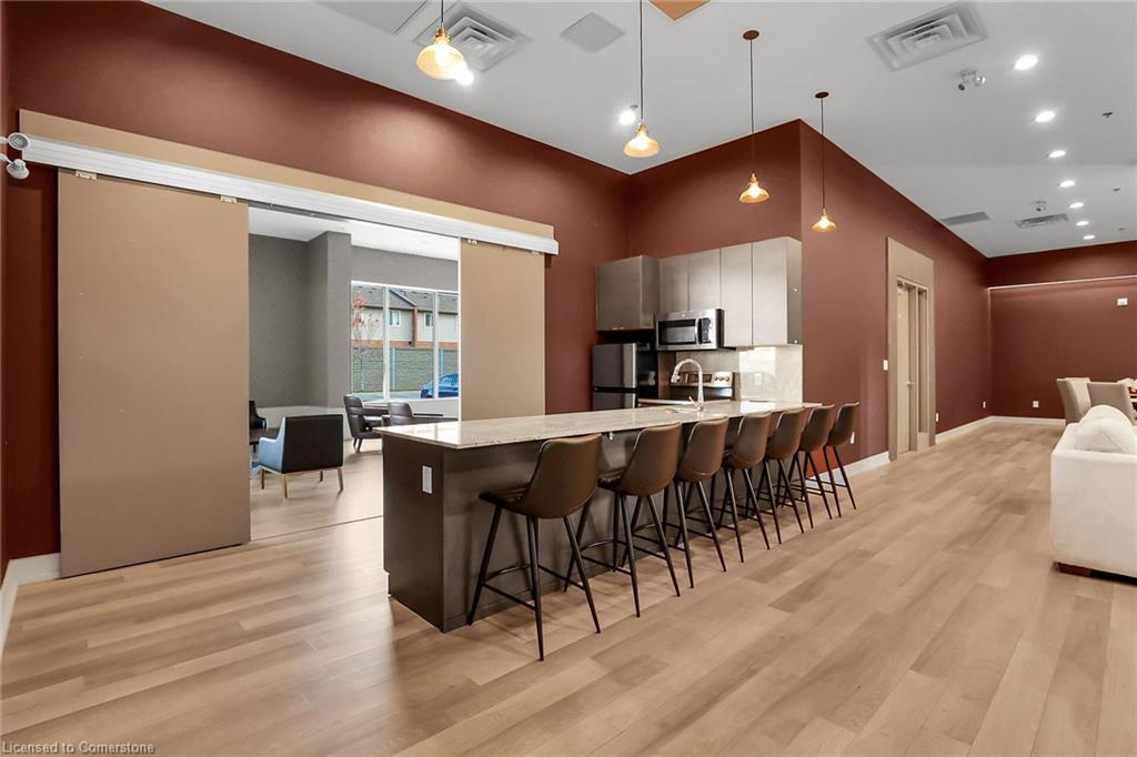 614-550 North Service Road Property Photo 23