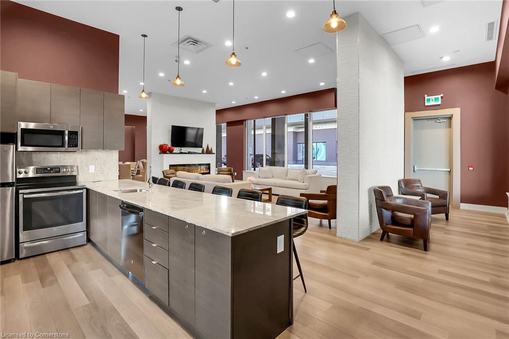 614-550 North Service Road Property Photo 24