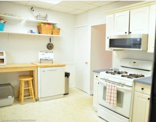 378 Emerald Street N Property Photo 4