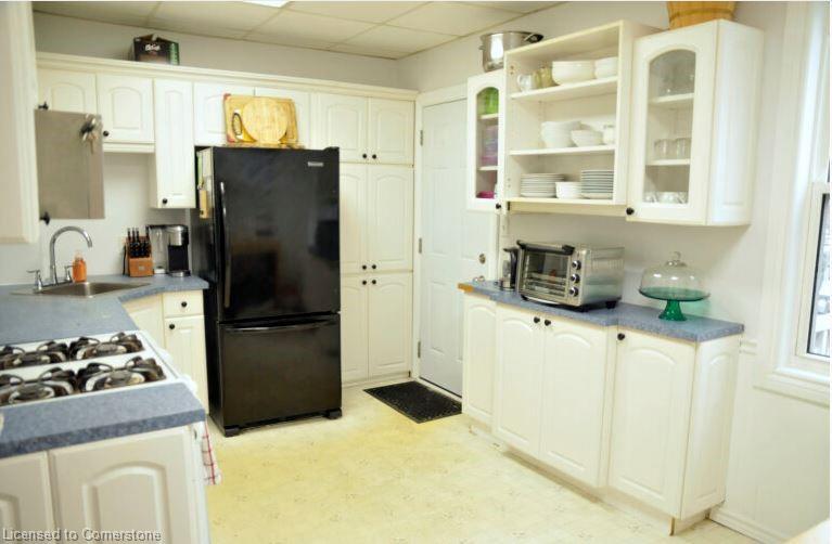 378 Emerald Street N Property Photo 5