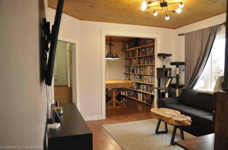 378 Emerald Street N Property Photo 8