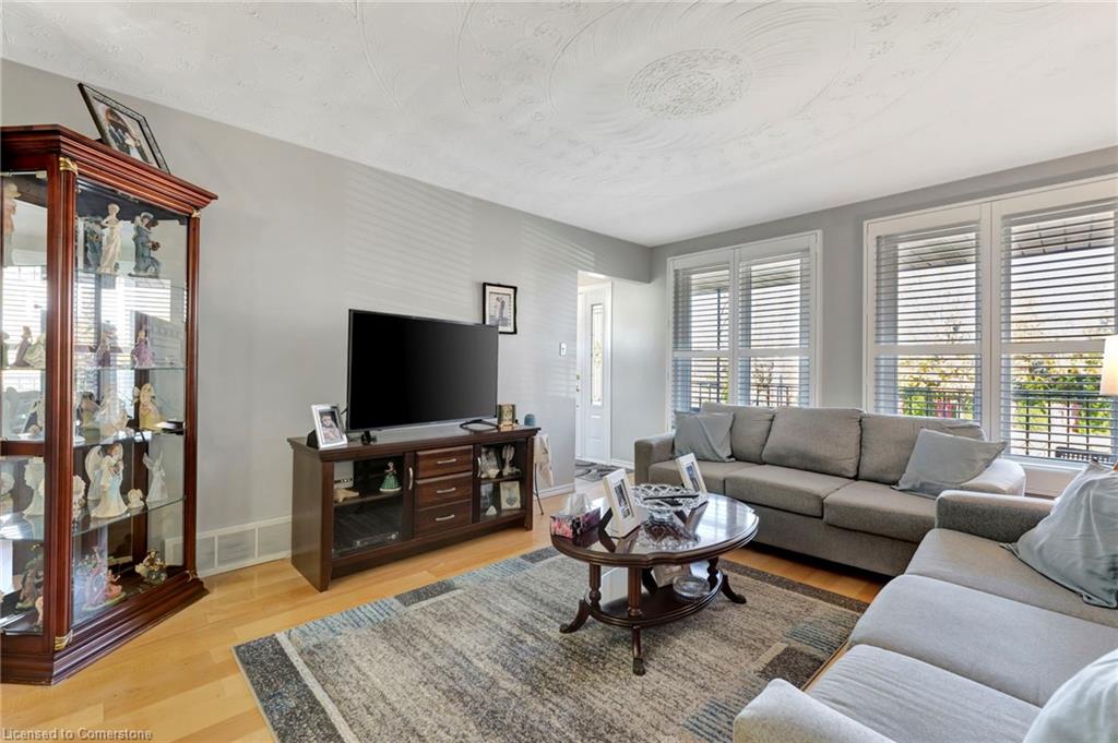 65 1/2 Eastbury Drive Property Photo 8