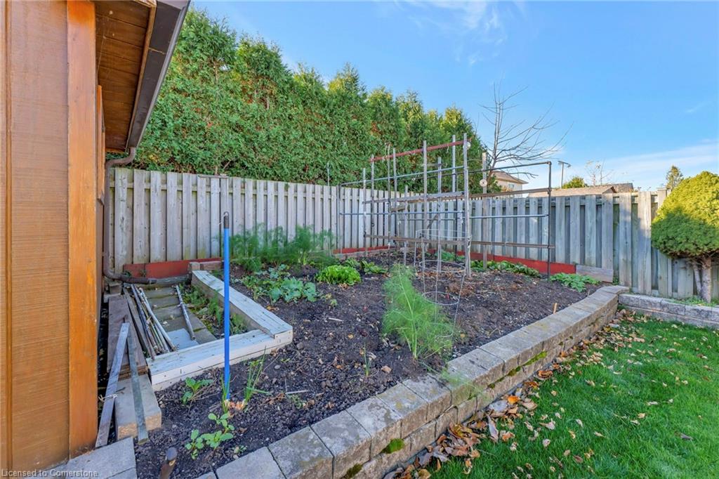 65 1/2 Eastbury Drive Property Photo 36