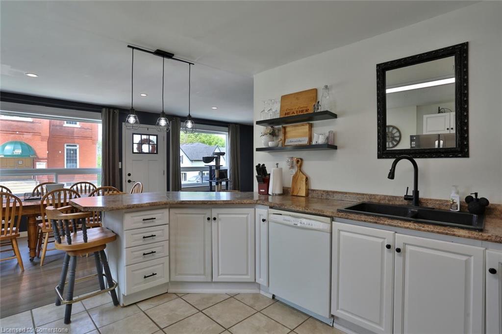 136 Huron Street Property Photo 20
