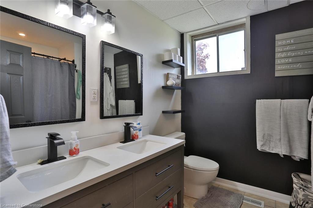 136 Huron Street Property Photo 25