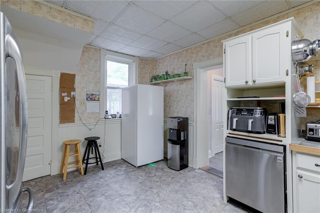 94 Sutherland Street W Property Photo 13