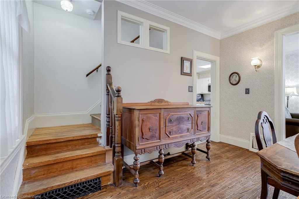 94 Sutherland Street W Property Photo 16