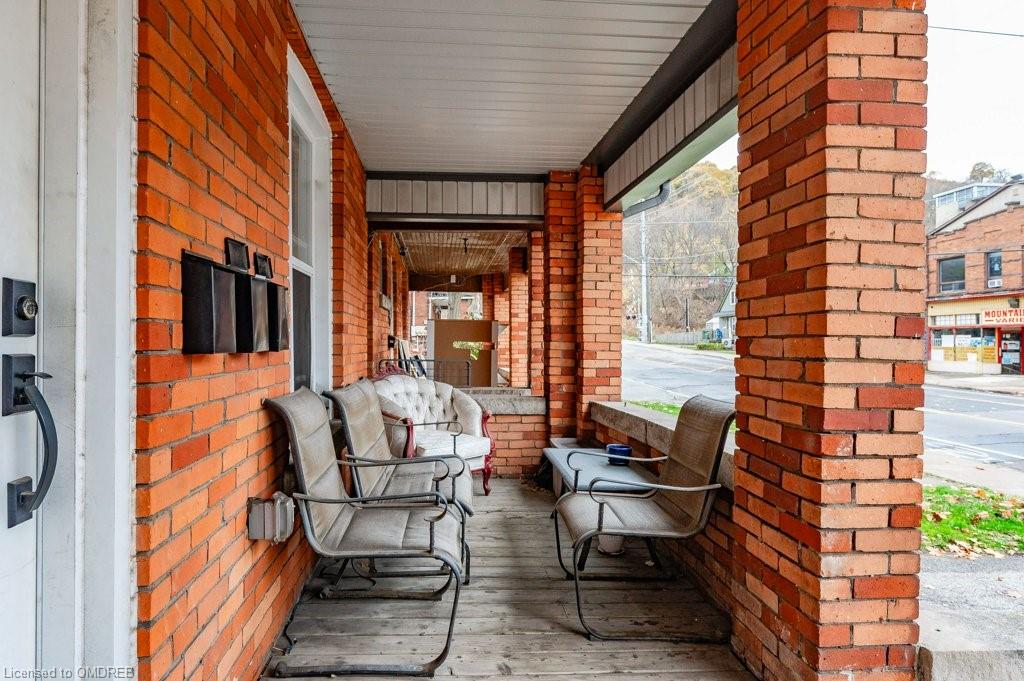 191 Wentworth Street S Property Photo 2