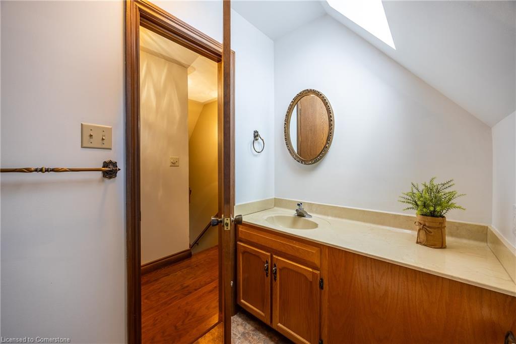 21 Mcdowell Road W Property Photo 23