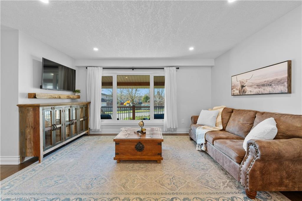 255 Kingham Road Property Photo 8