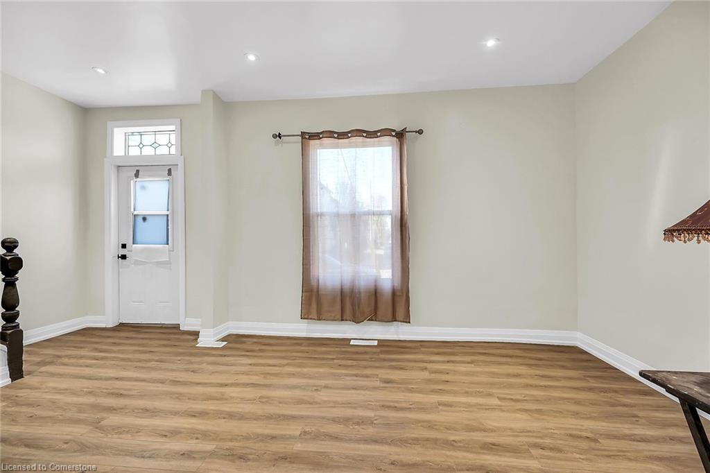 346 Emerald Street N Property Photo 7