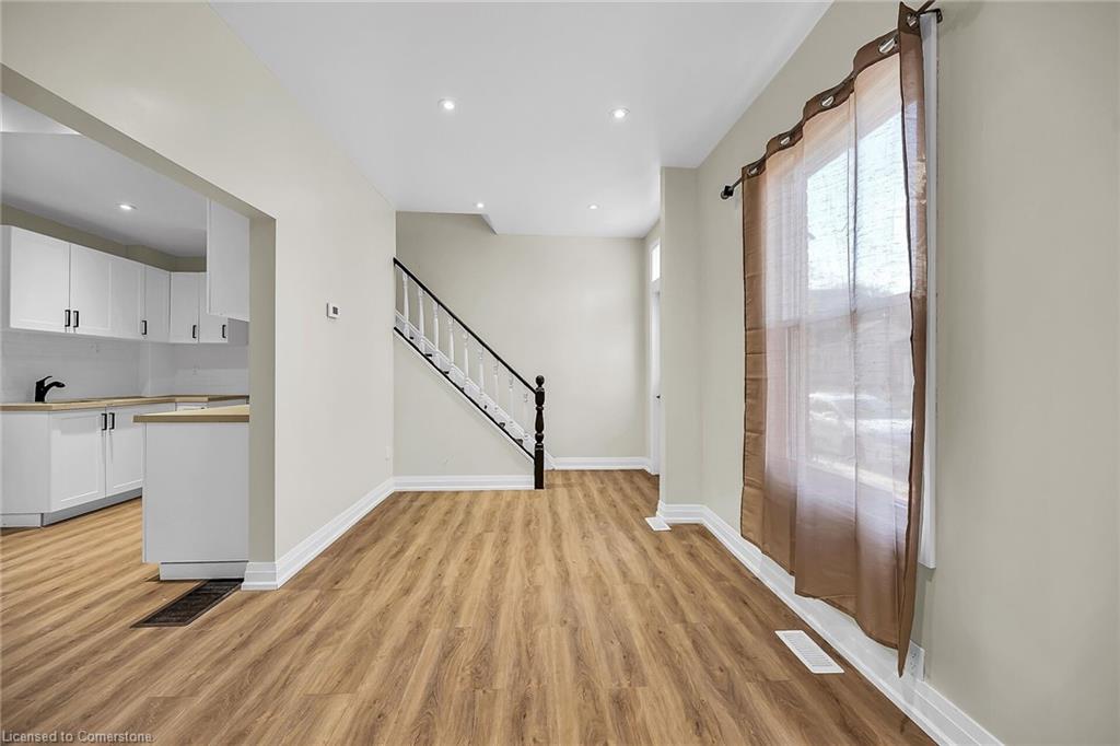346 Emerald Street N Property Photo 8