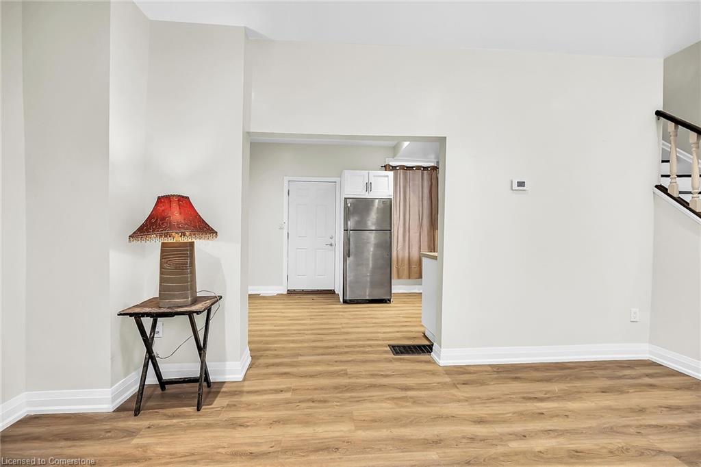 346 Emerald Street N Property Photo 9
