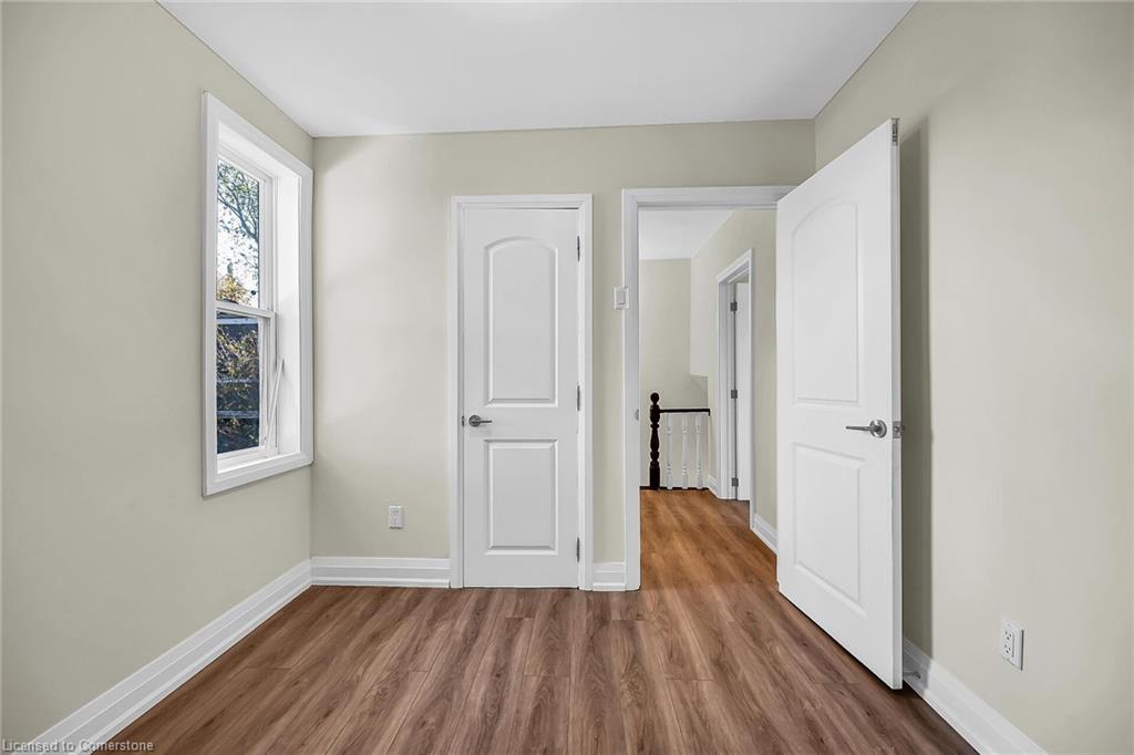 346 Emerald Street N Property Photo 23