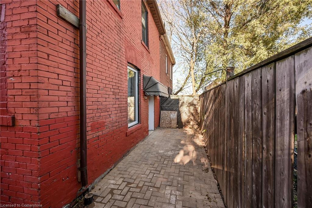 346 Emerald Street N Property Photo 27