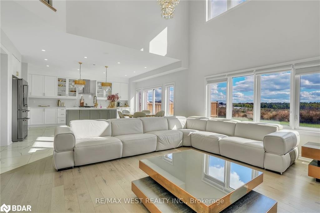 1221 Corby Way Property Photo 2