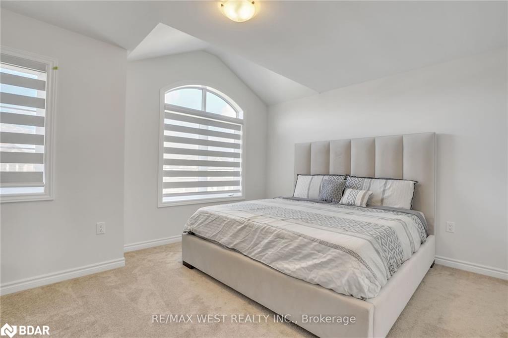 1221 Corby Way Property Photo 11