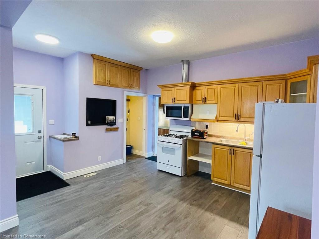 354 Dundas Street N Property Photo 15