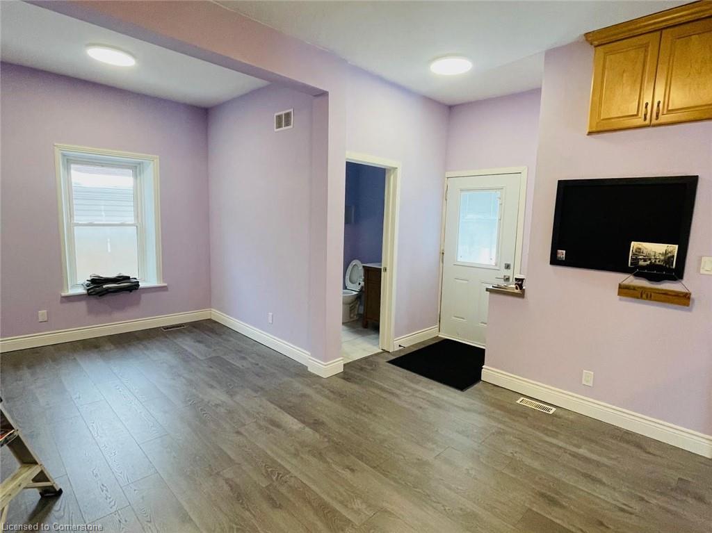 354 Dundas Street N Property Photo 16
