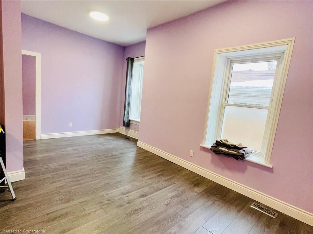 354 Dundas Street N Property Photo 17