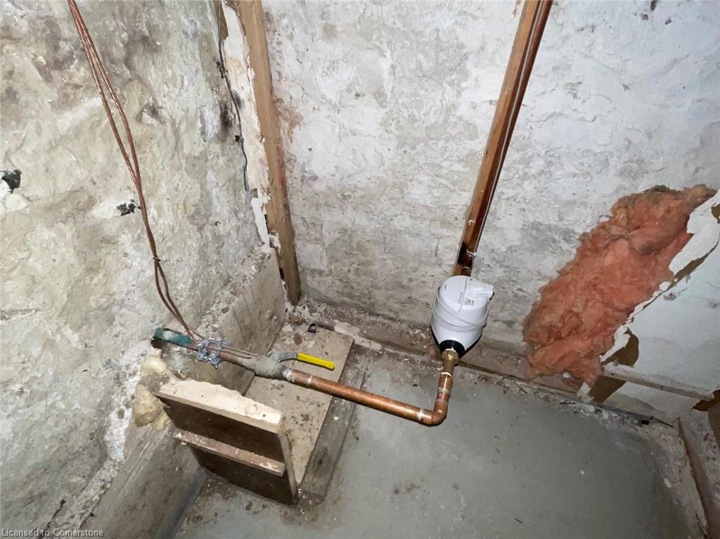 354 Dundas Street N Property Photo 24