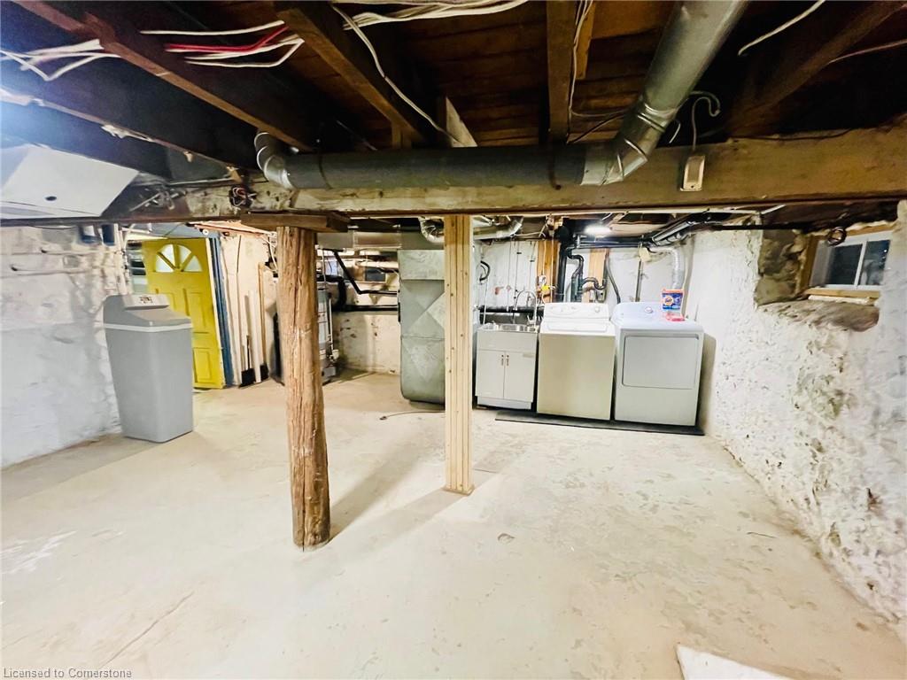 354 Dundas Street N Property Photo 25