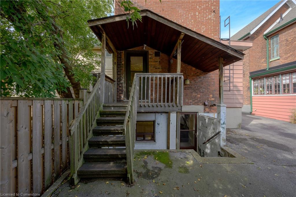 442 Mary Street Property Photo 3