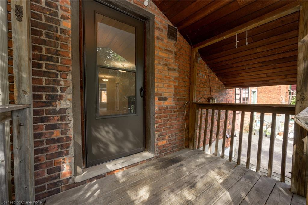 442 Mary Street Property Photo 4