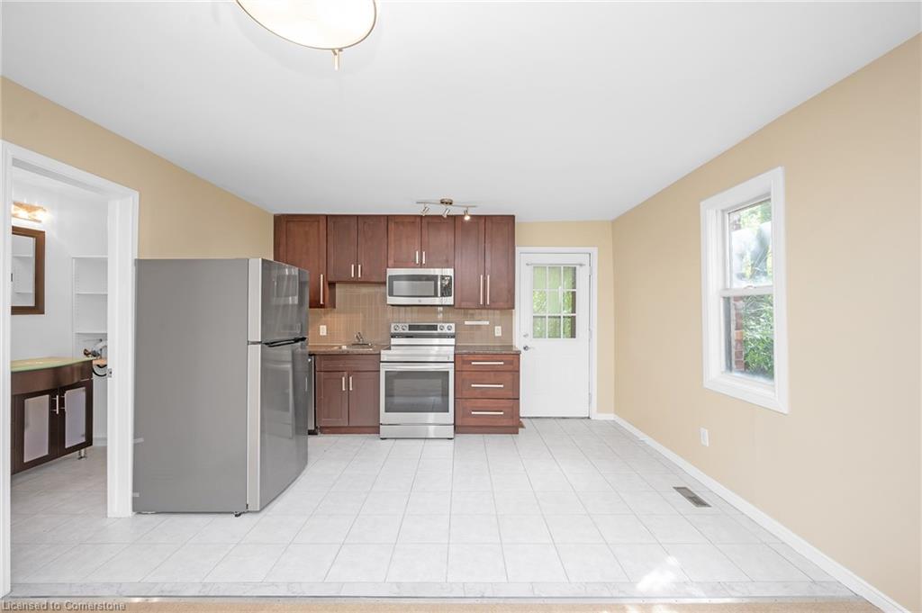 442 Mary Street Property Photo 6