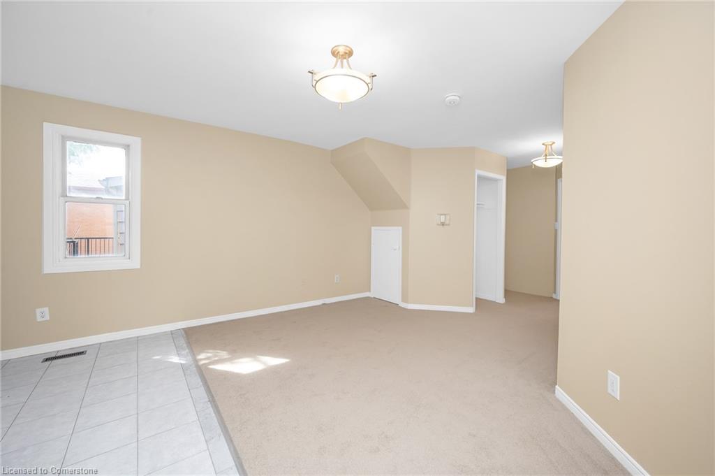 442 Mary Street Property Photo 8